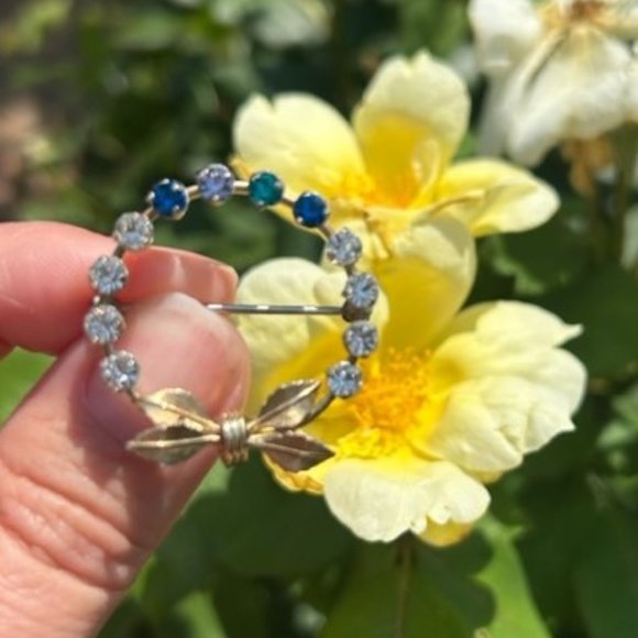 KREMENTZ Gold Circle Wreath Rhinestone - VTG BROOCH - Picture 2 of 7